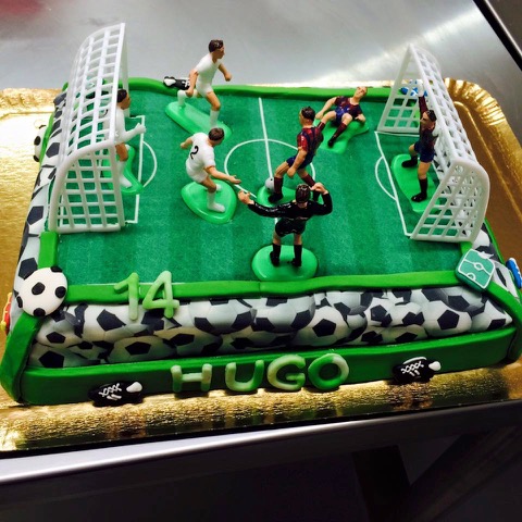Gâteau anniversaire foot PSG  Gateau anniversaire football, Anniversaire  football, Gateau anniversaire