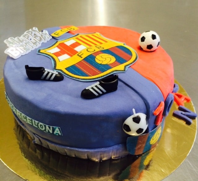 Gâteau anniversaire foot PSG  Gateau anniversaire football, Anniversaire  football, Gateau anniversaire